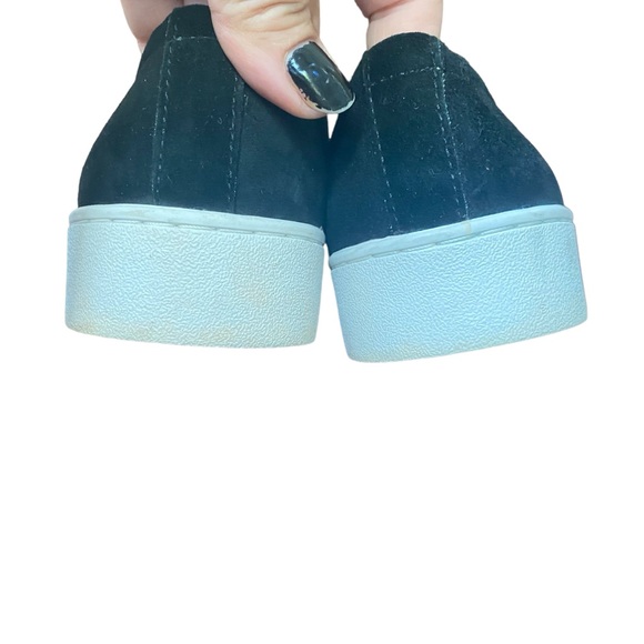 Vionic Slip On Sneakers Snake Print Black Shoes size 7.5 - Picture 9 of 9